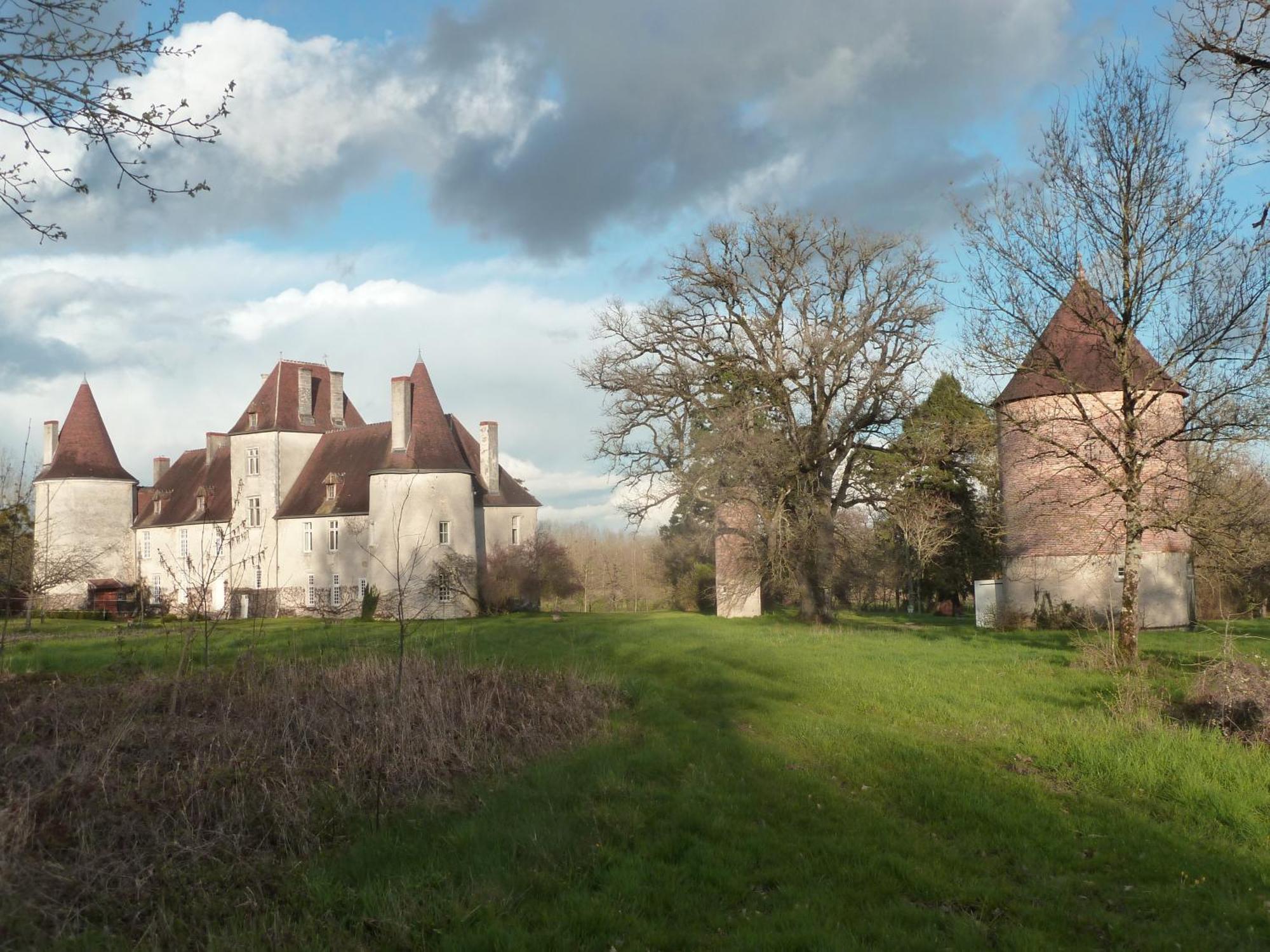 Le Claveau Paulnay Esterno foto
